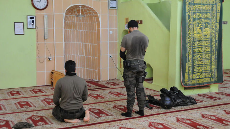 Özel harekat o camiyi açıp şükür namazı kıldı!