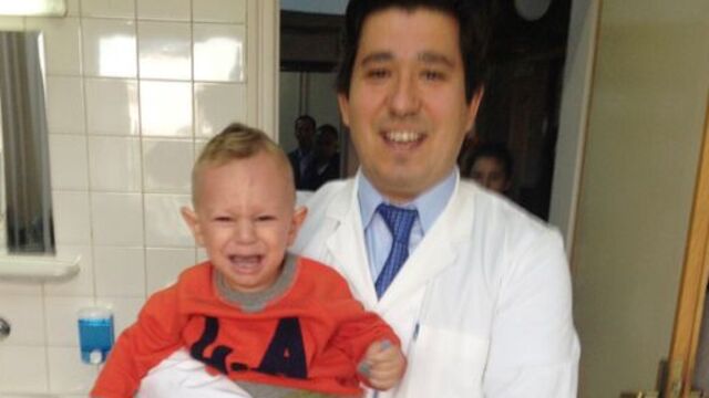 18 aylık bebeğe inmemiş testis ameliyatı yapıldı