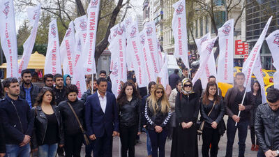 Sınav sonuç belgelerini yırttılar!