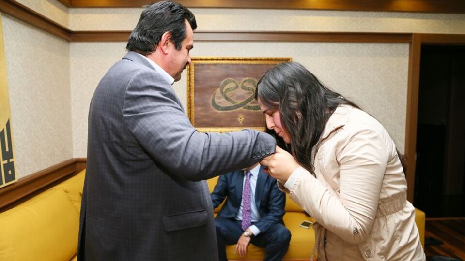 İki yıldır görüşmeyen baba kızı belediye başkanı barıştırdı