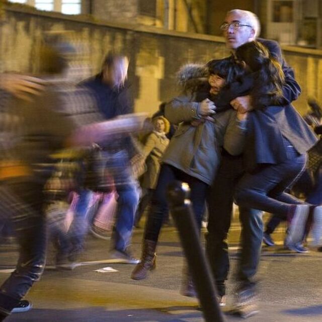 Paris'te panik! Terkedilmiş araçta bomba iddiası