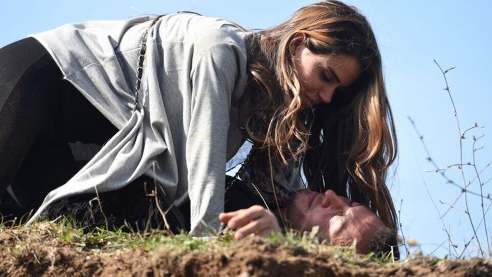 Aşk oyunu sarpa sarıyor!