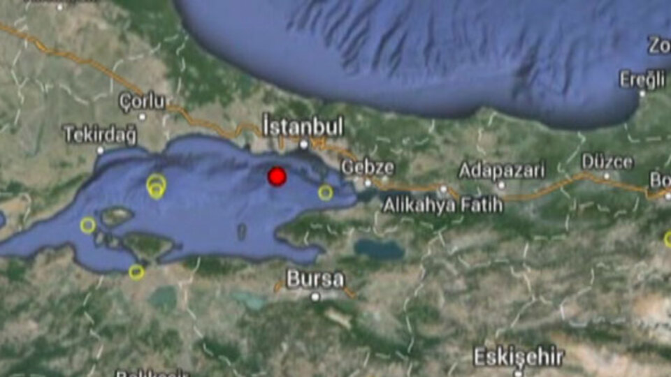 İstanbul sallandı! Art arda 3 deprem