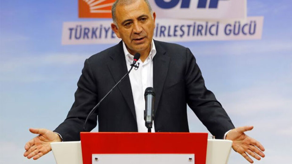 Gürsel Tekin: Partinin önünden geçerken üye olup genel başkan adayı olunmaz