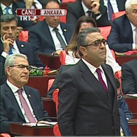 Baykal'ın konuşmasından sonra ayağa kalktı ve...