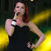 Çocuklar için tişört tasarladı