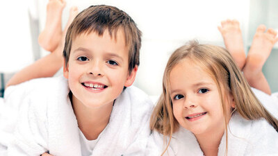 Kahvaltı yapan çocuk 2 kat başarılı