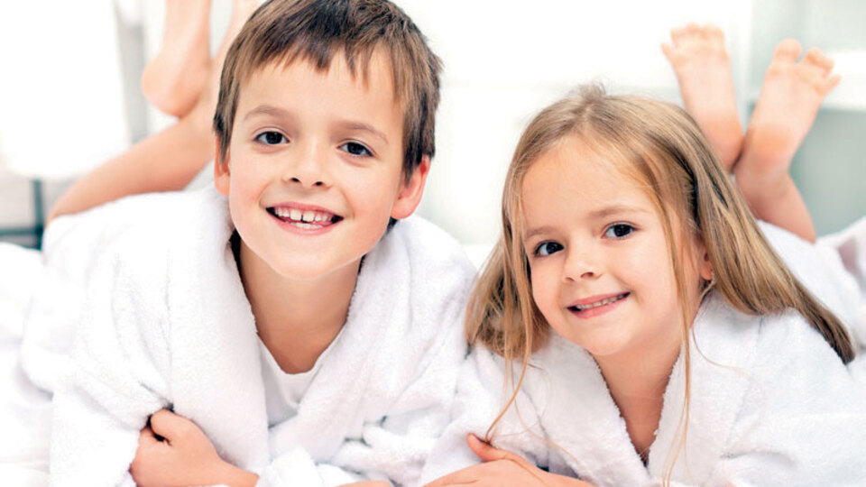 Kahvaltı yapan çocuk 2 kat başarılı