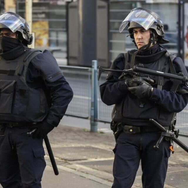 Paris'in kuzeyinde operasyon sürüyor