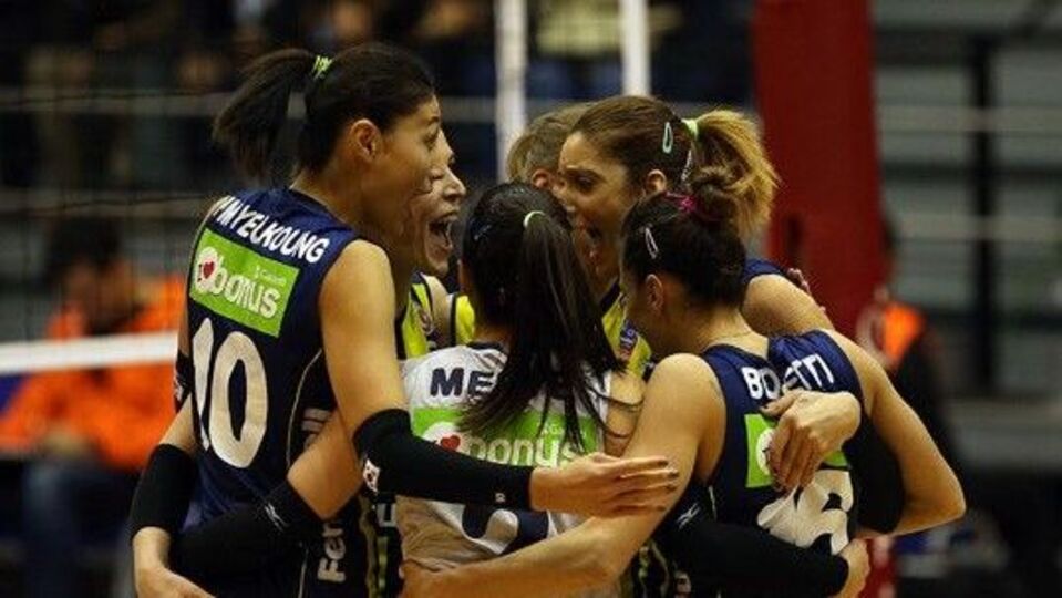 Fenerbahçe, Eczacıbaşı'nı rahat geçti