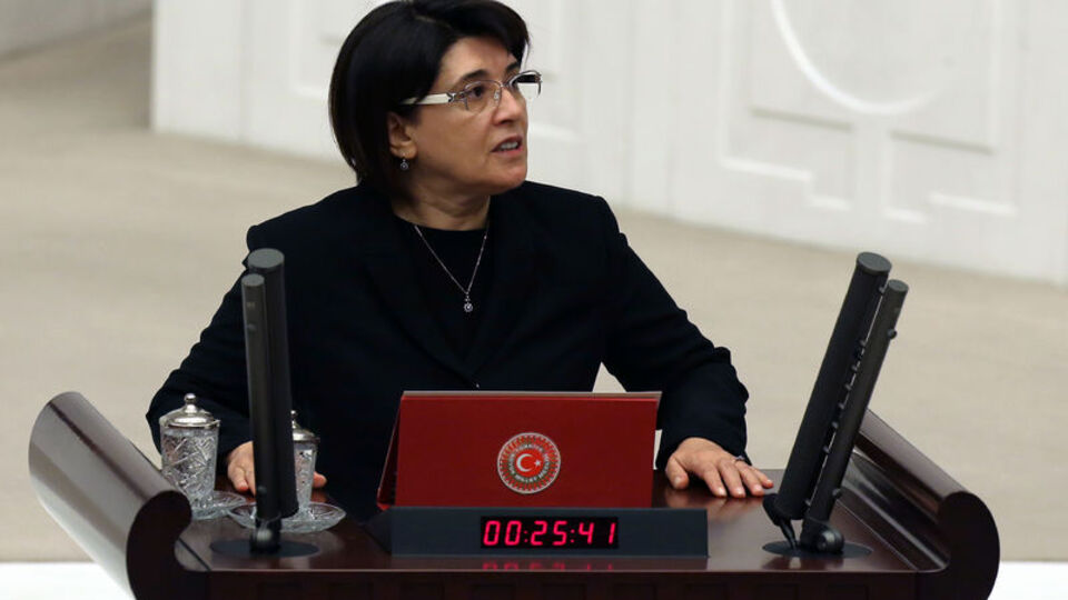 HDP'yi ikiye böldü!