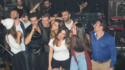 Hayranlarını şarkıcı kimliğiyle selamladı