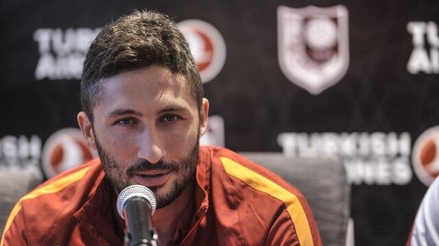 Herkes gidiyor, o kalıyor