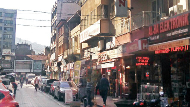 Paris bombacısı İzmir'den de geçmiş!