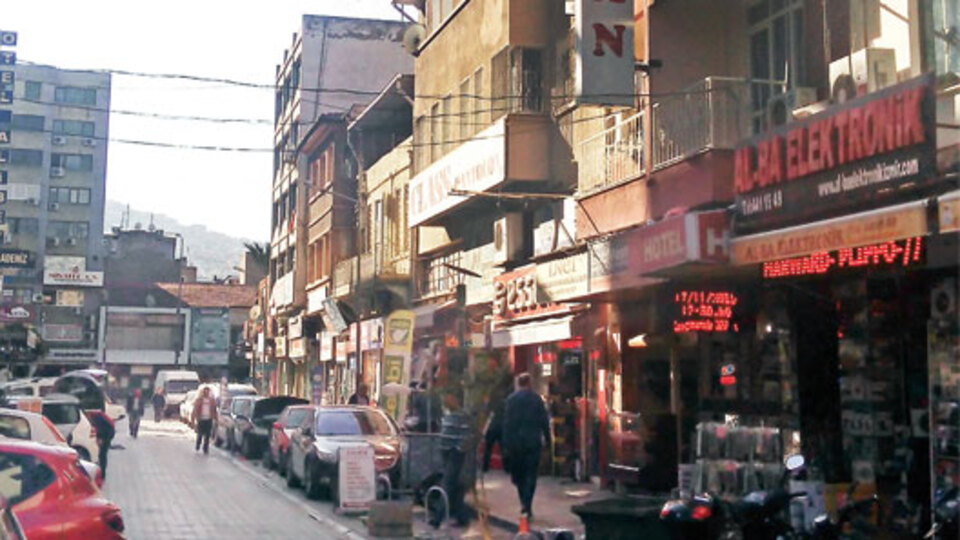 Paris bombacısı İzmir'den de geçmiş!