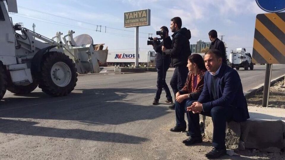 HDP'li vekiller 'çözüm' için açlık grevinde