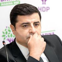 Konuşamıyor, yazışarak görüşecek