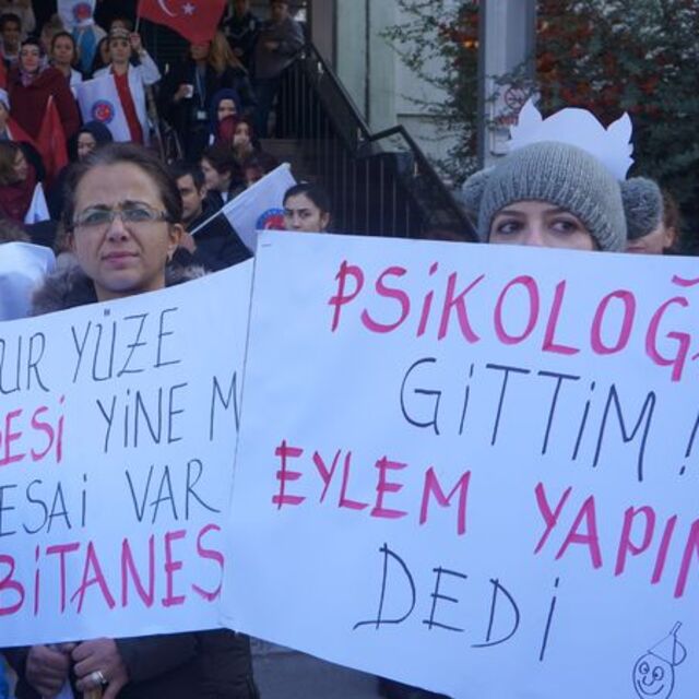 Ankara'da hemşirelerden hunili eylem