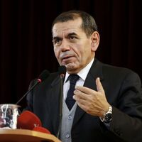 Cimbom hocasını buldu