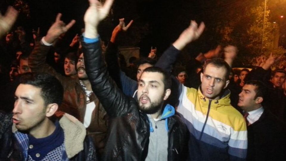 Hollanda da protestodan nasibini aldı