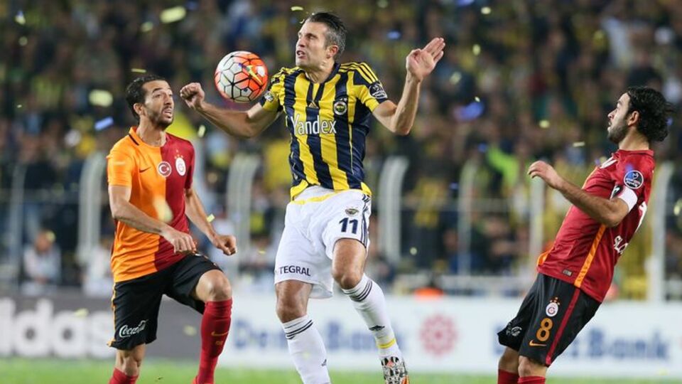 Yılda bir Van Persie'den vazgeçmeli!