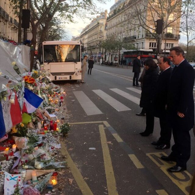 Cameron ve Hollande Bataclan'ı ziyaret etti