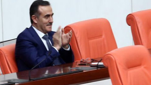 "Yemin metninde 'Allah' adının geçmemesi..."