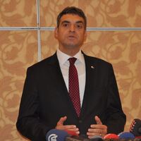 Umut Oran'dan kurultay tepkisi