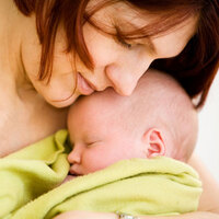 İlk tüp bebek anne oldu!