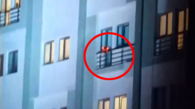 Kız öğrencileri taciz etmek için uçurdular!