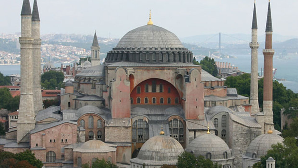 Rus vekil Ayasofya'yı geri istedi!