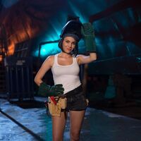 Kraliçenin aşkı fanlarını ikiye böldü