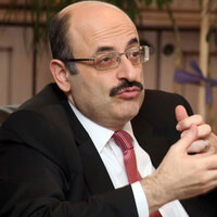 Yekta Saraç: Dört işlem bile bilmeyen mühendislik programına girebiliyor