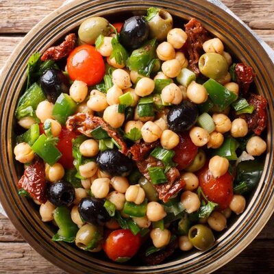 Renkli nohut salatası