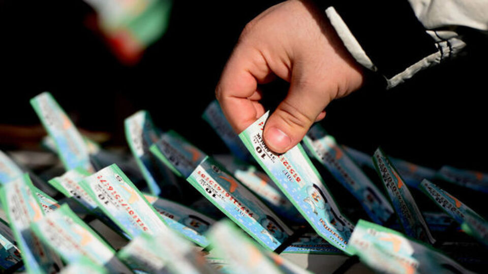 Nimet Abla'da bilet kuyruğu şimdiden başladı