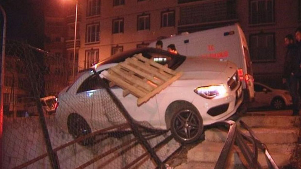 "Sakın sağına bakma!"