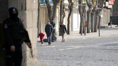 Polise ateş açan kadın öldürüldü! İşte o anlar