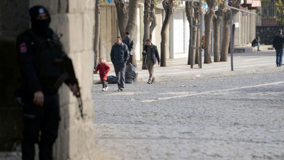 Polise ateş açan kadın öldürüldü! İşte o anlar
