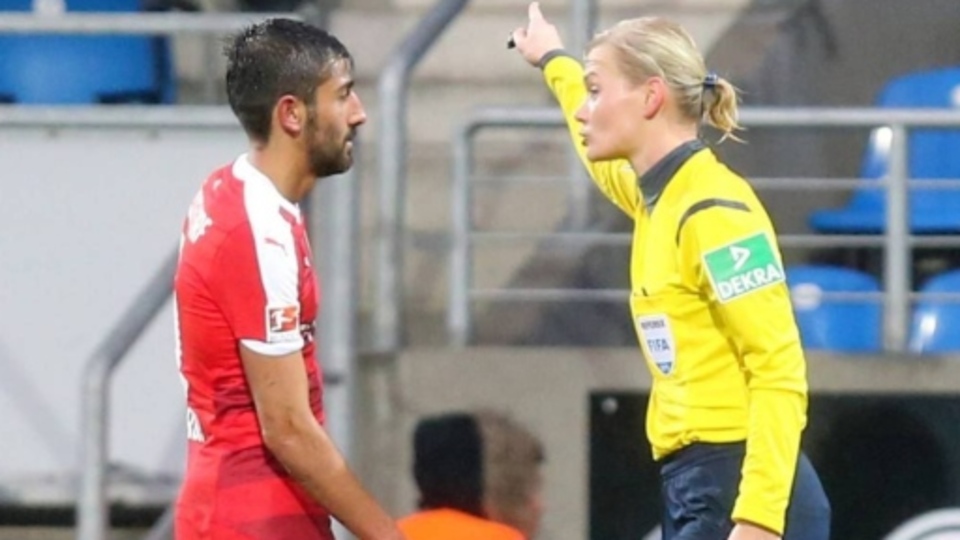 Türk futbolcuya görülmemiş ceza!