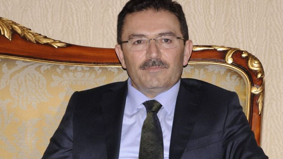 Eski bakan, bakan yardımcısı oldu