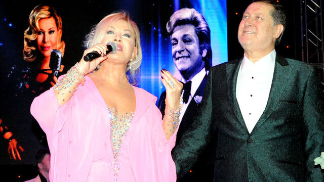 Zeki Müren'i şarkılarla andılar
