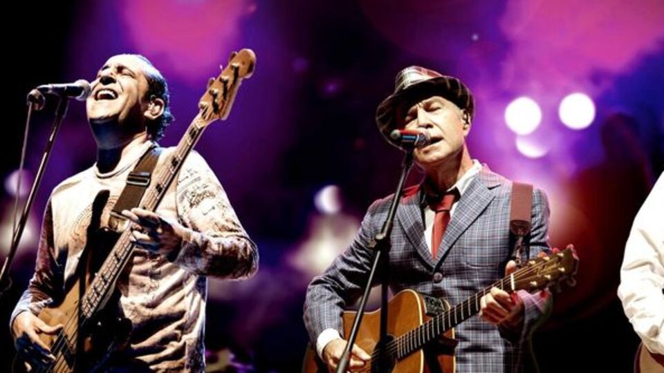 MFÖ ayakta alkışlandı