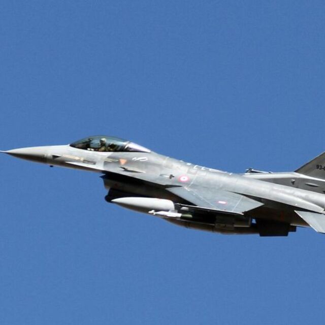 Türk jetine taciz!