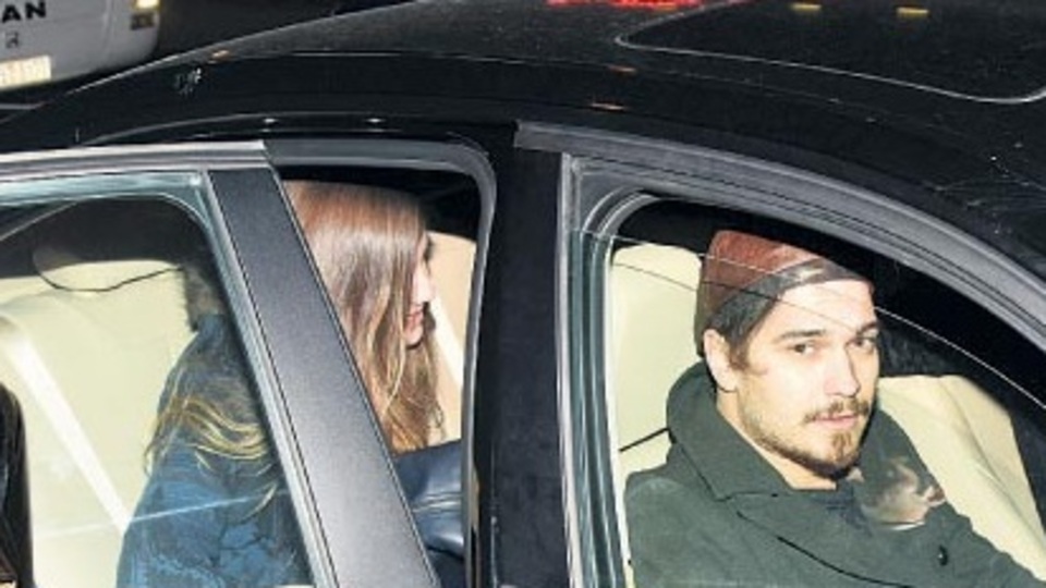 Arka kapıdan kaçtılar