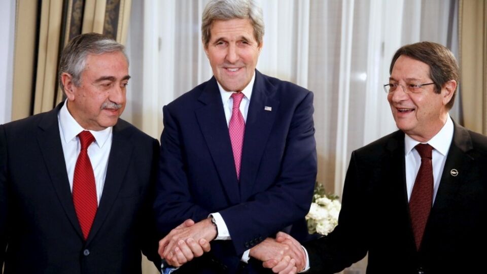 Kerry,Kıbrıs liderleriyle buluştu