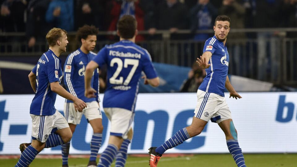 Schalke kendine geldi!