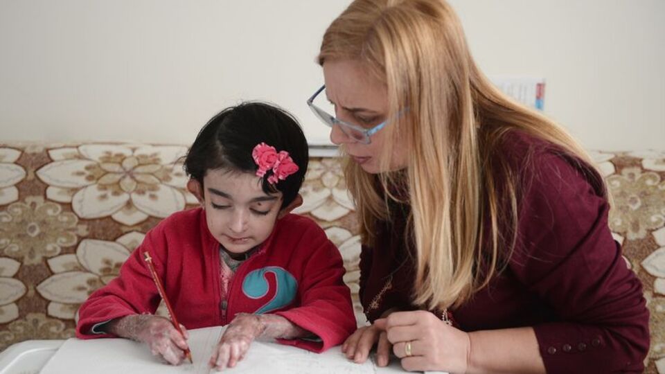 "Kelebek çocuk" Elfida'nın umudu