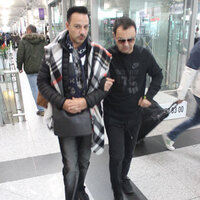 Ünlü şarkıcı ayakta duramadı!