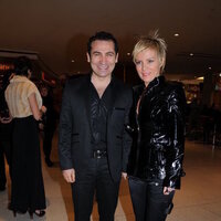 Aşkını parmağına yazdırdı!