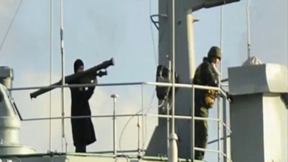 Rus savaş gemisi Boğaz'dan füzeyle geçti!